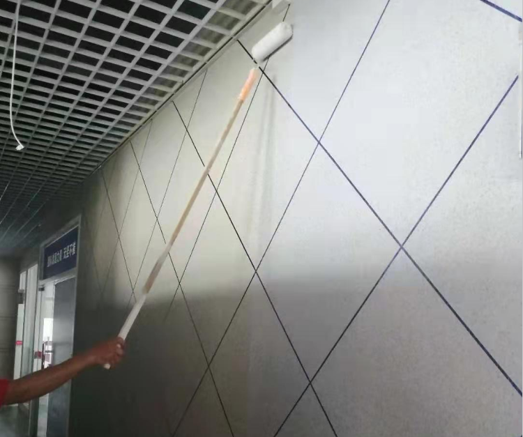 真石漆施工中的罩面漆究竟有什么神奇功效？華喆給你一一揭秘！