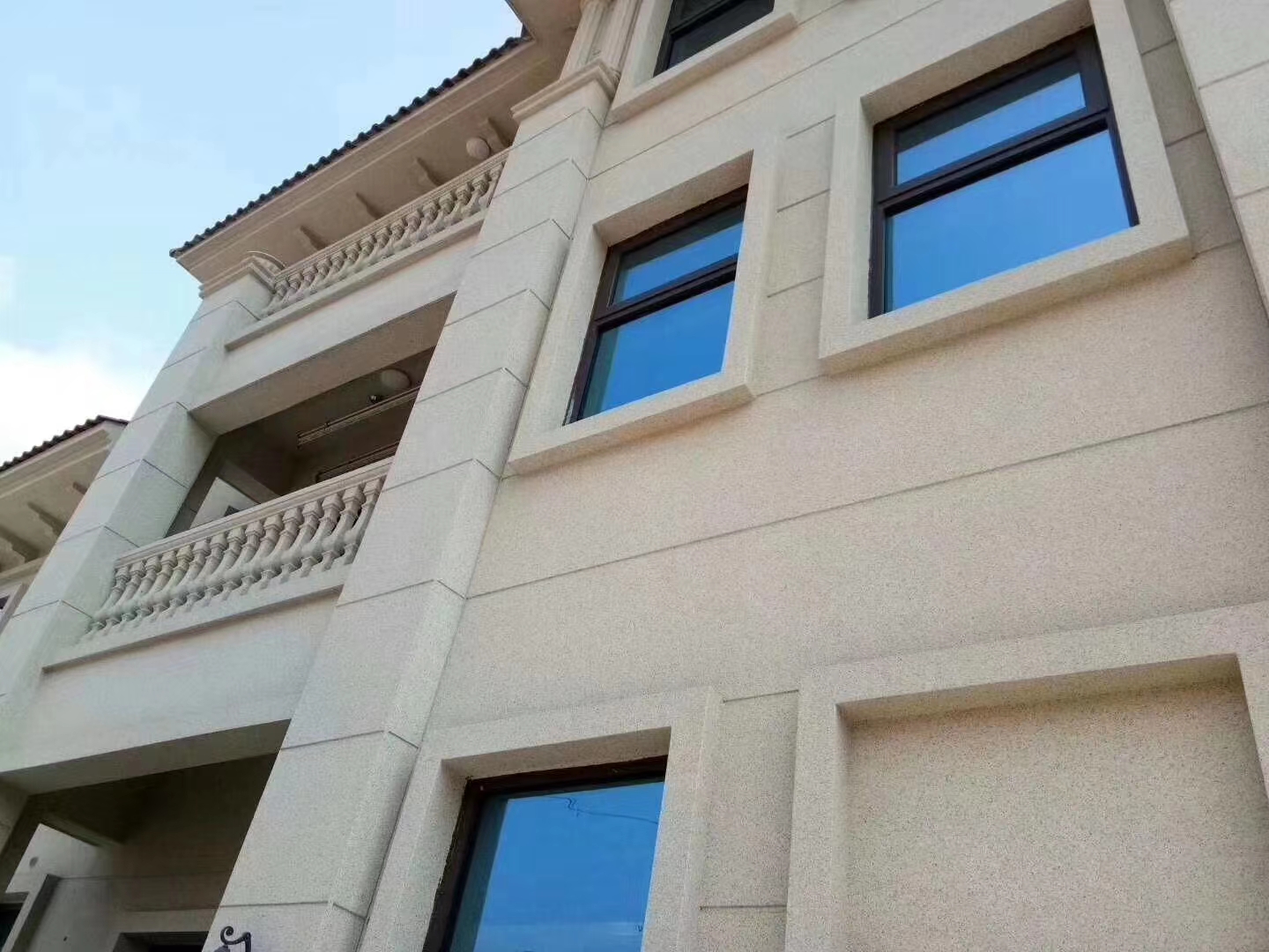 華喆仿石漆愿你能像向日葵一樣，迎著陽(yáng)光向上！