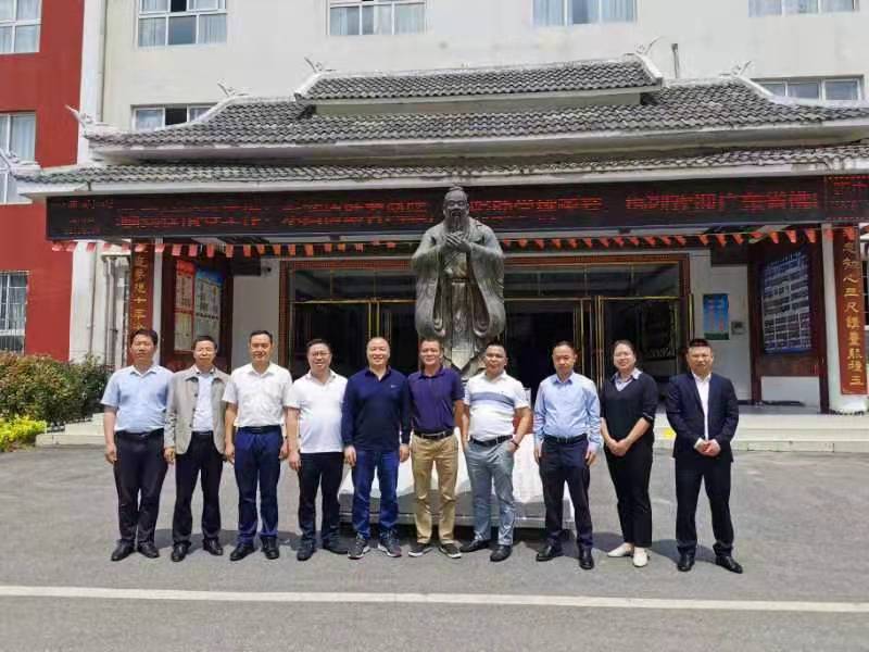 “鳳彩”助學(xué)，金涂寶與你“益”路同行！